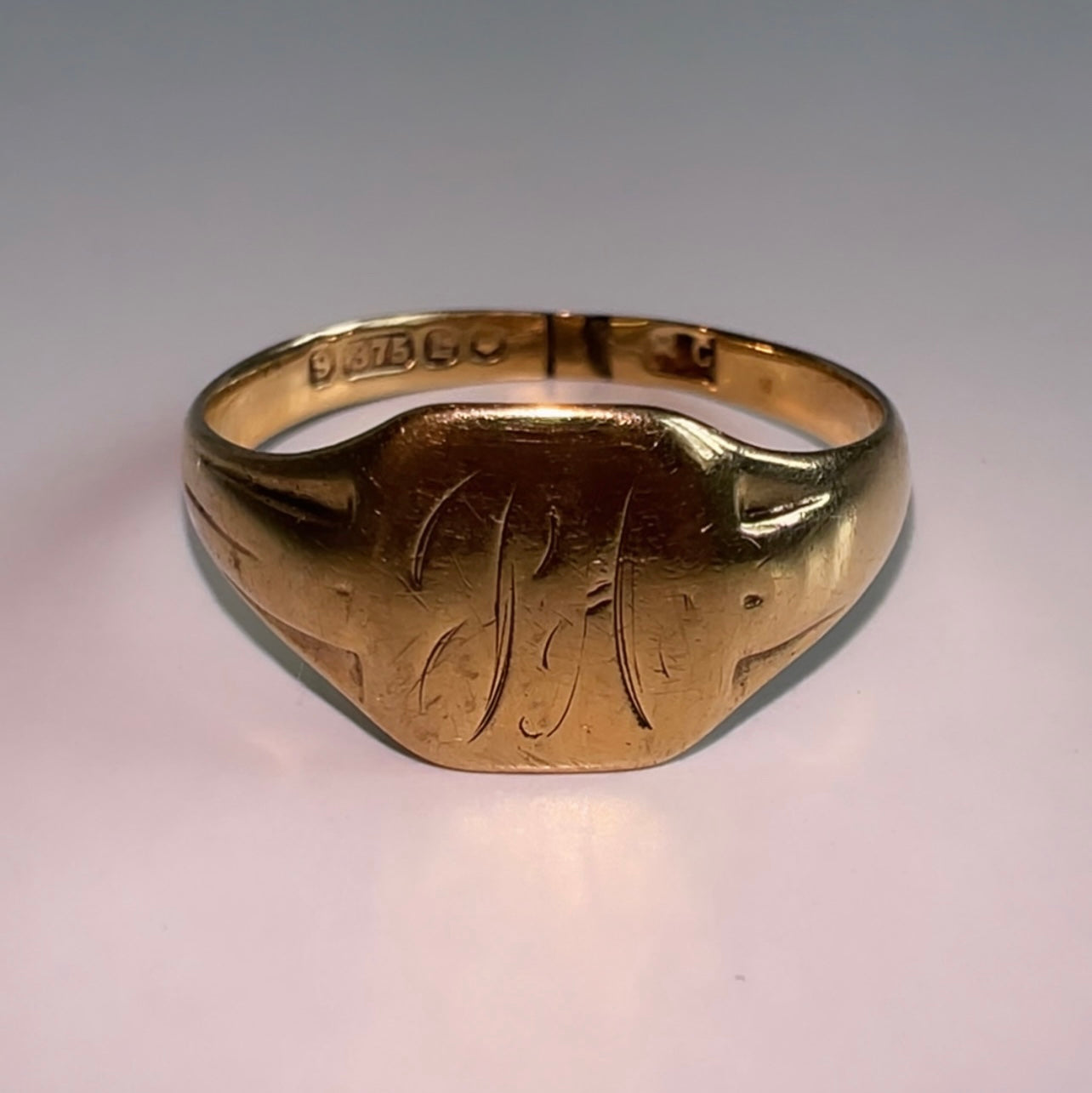 Vintage 9ct Gold Signet Ring image 1