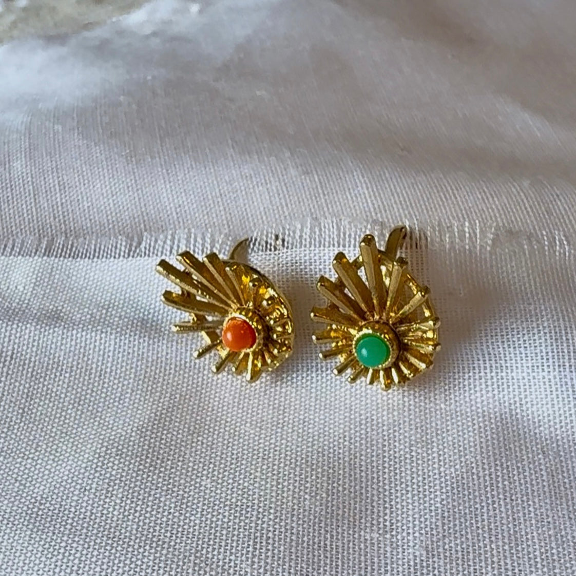 18ct gold Nova clip on earrings image 6