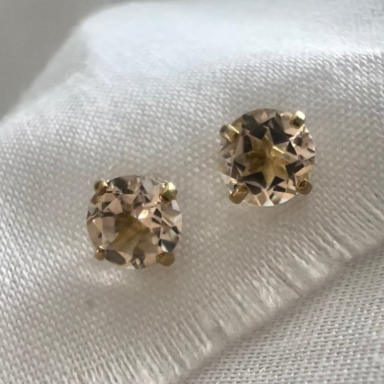 9ct gold white topaz studs image 7