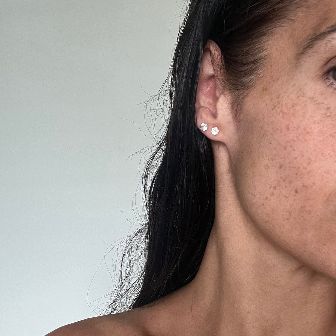 9ct gold white topaz studs image 2