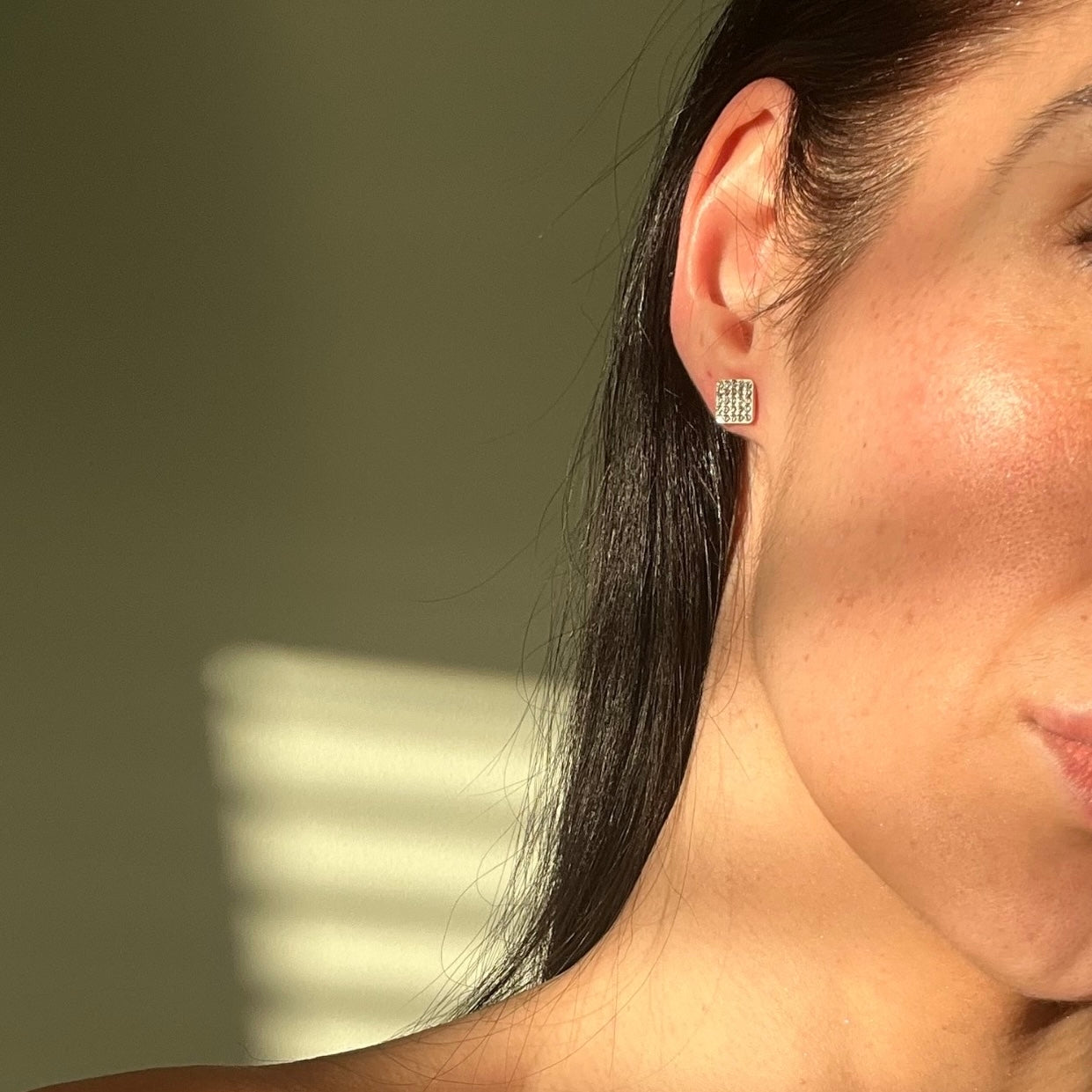 9ct gold Crystal studs image 0