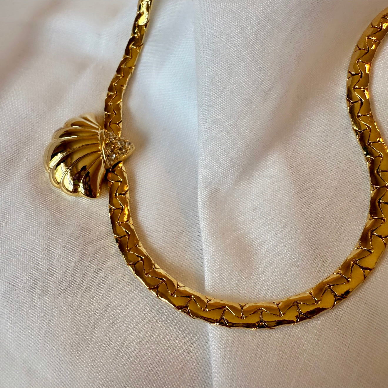 18ct gold plated Shell necklace collar image 1
