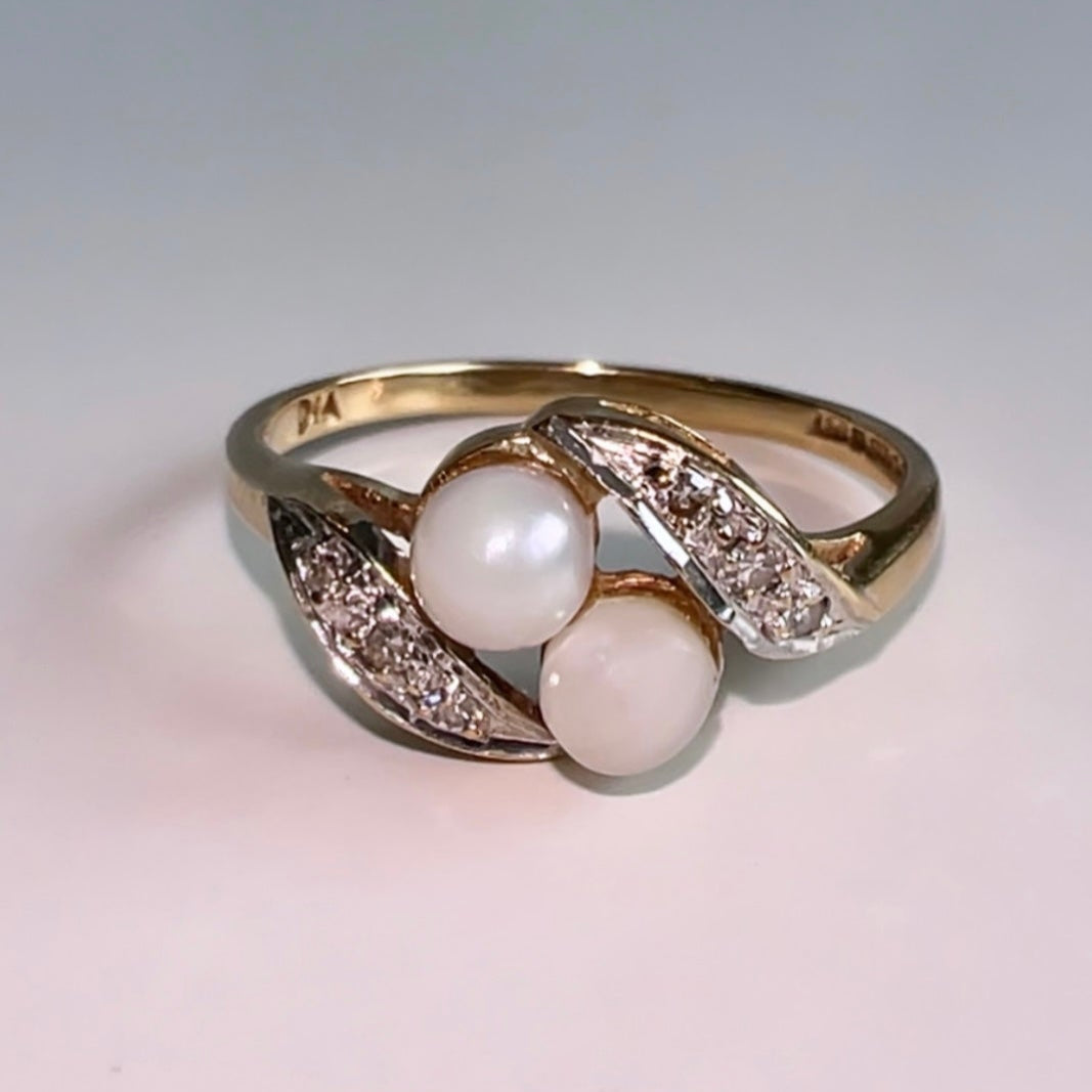 Vintage 9ct Gold Diamond & Pearl "toi et moi" Ring image 2