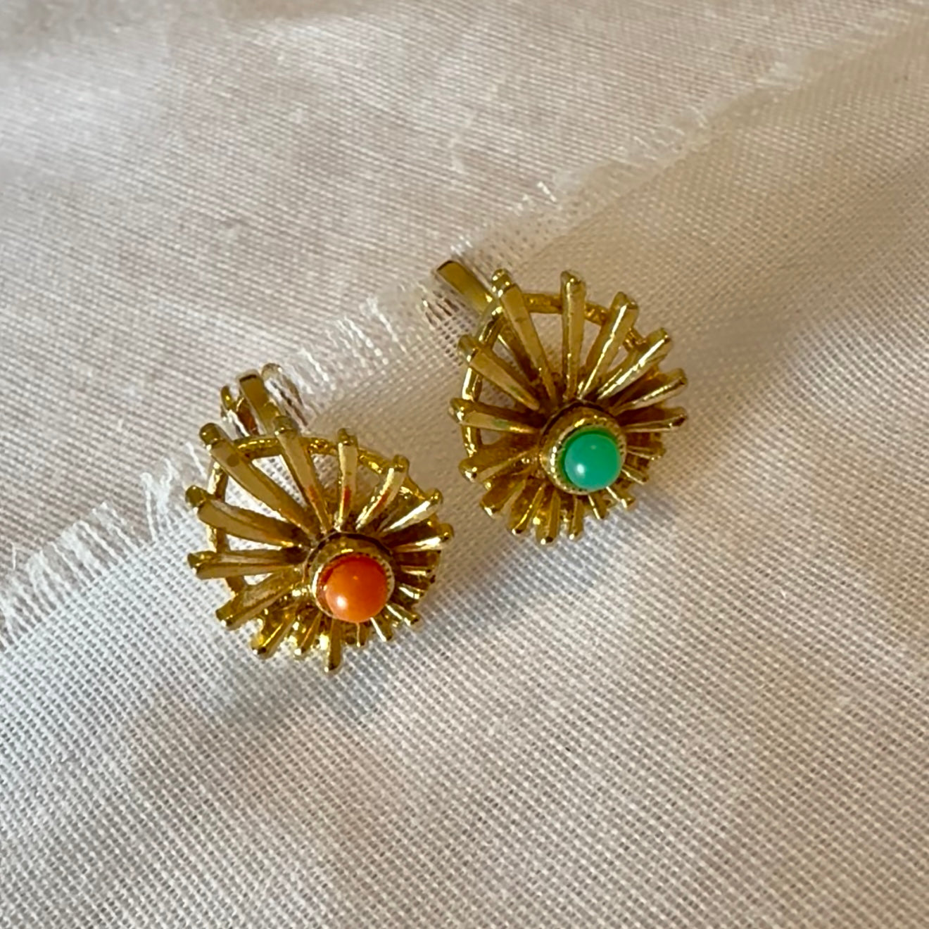 18ct gold Nova clip on earrings image 1