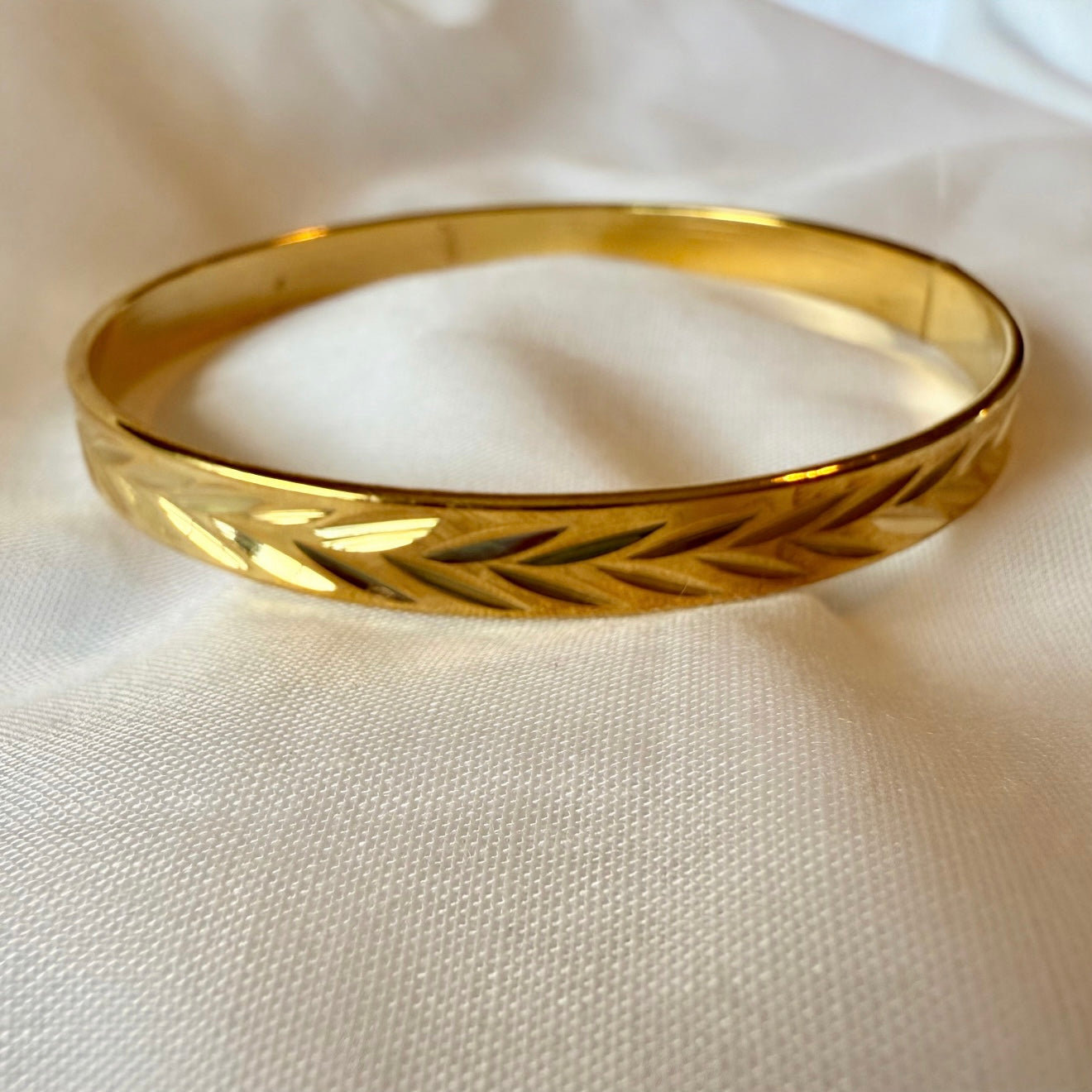 18ct Gold Bangle image 1