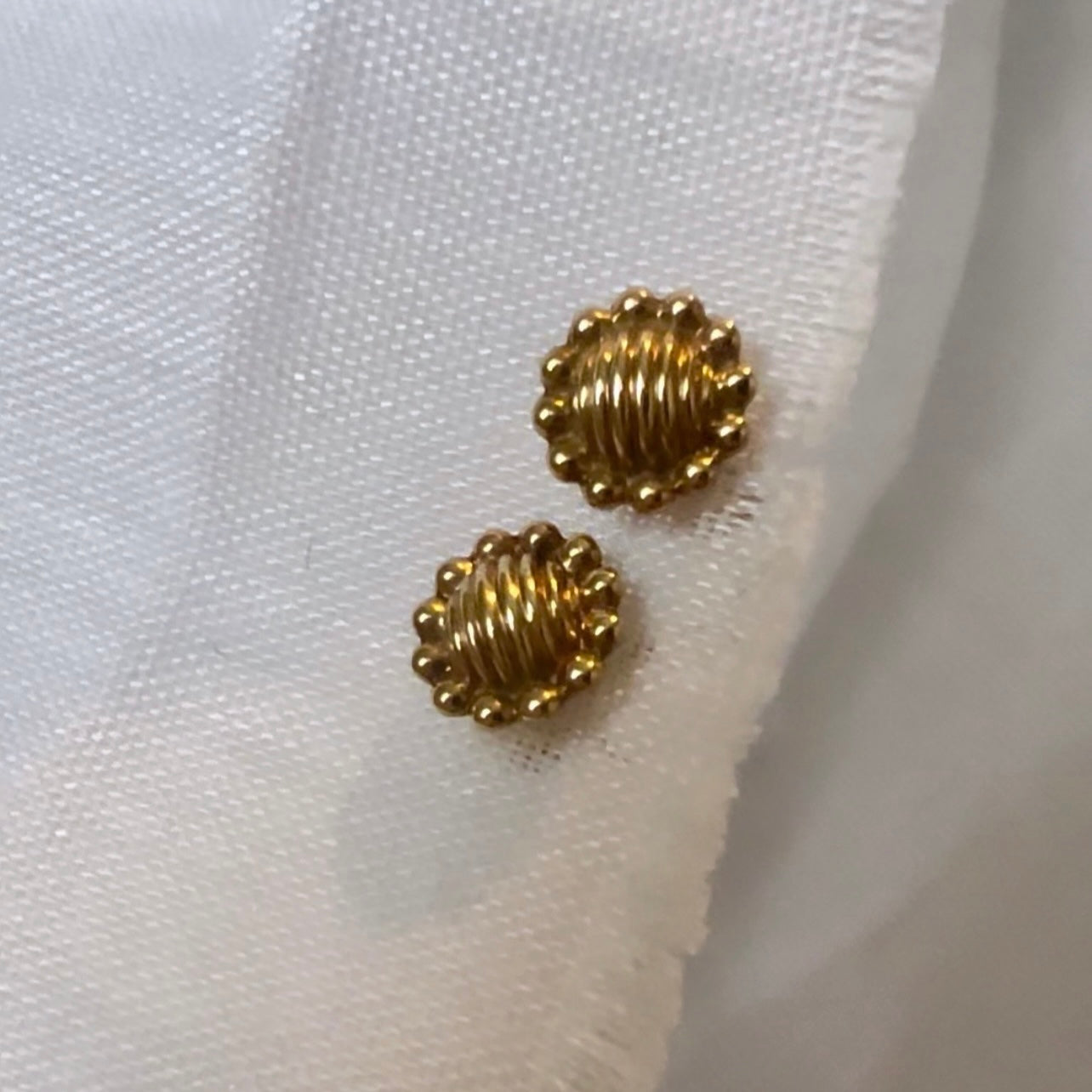 Vintage 9ct gold studs image 1