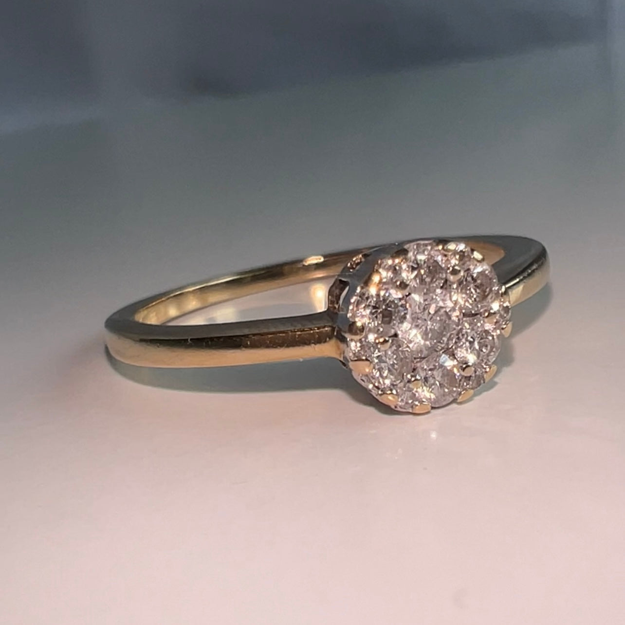 Vintage 9ct gold Diamond ring