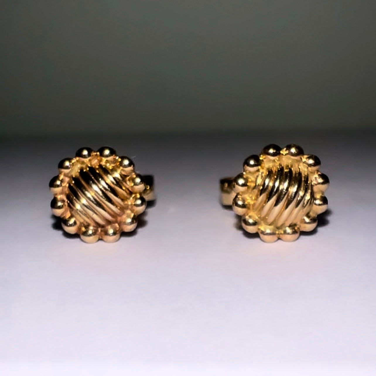 Vintage 9ct gold studs image 3