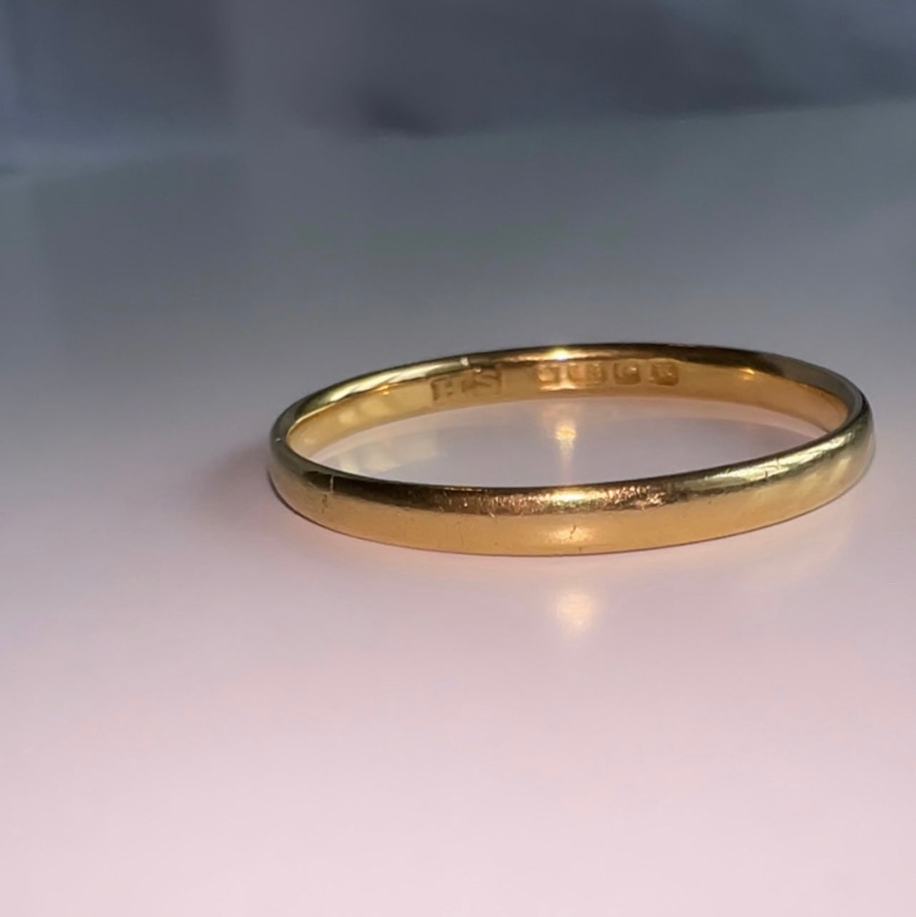 Vintage 18ct Gold band image 1