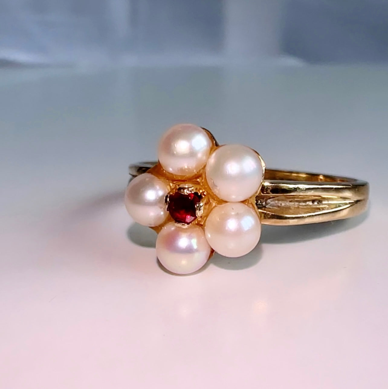 Vintage 9ct gold Pearl & Garnet flower cluster ring image 0