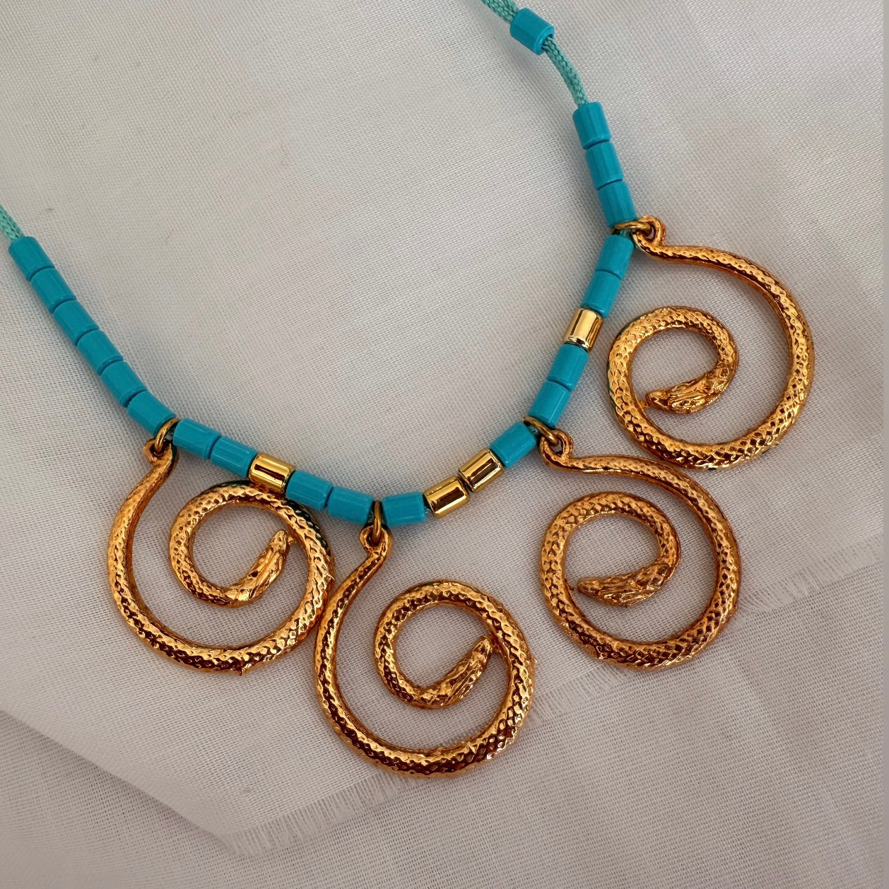 18ct gold Snake charmer image 4