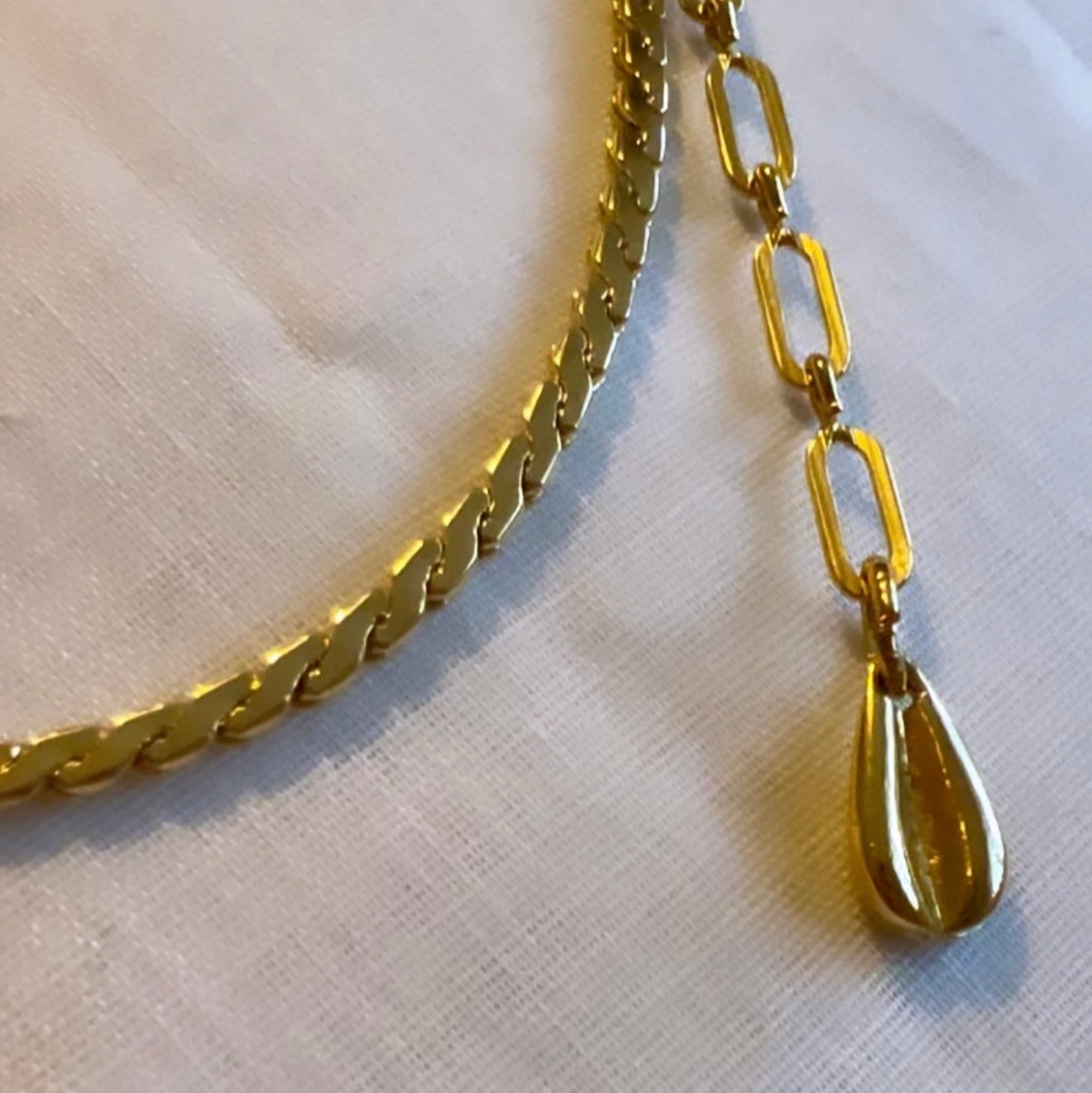 Vintage 18ct gold plated Serpentine chain image 2