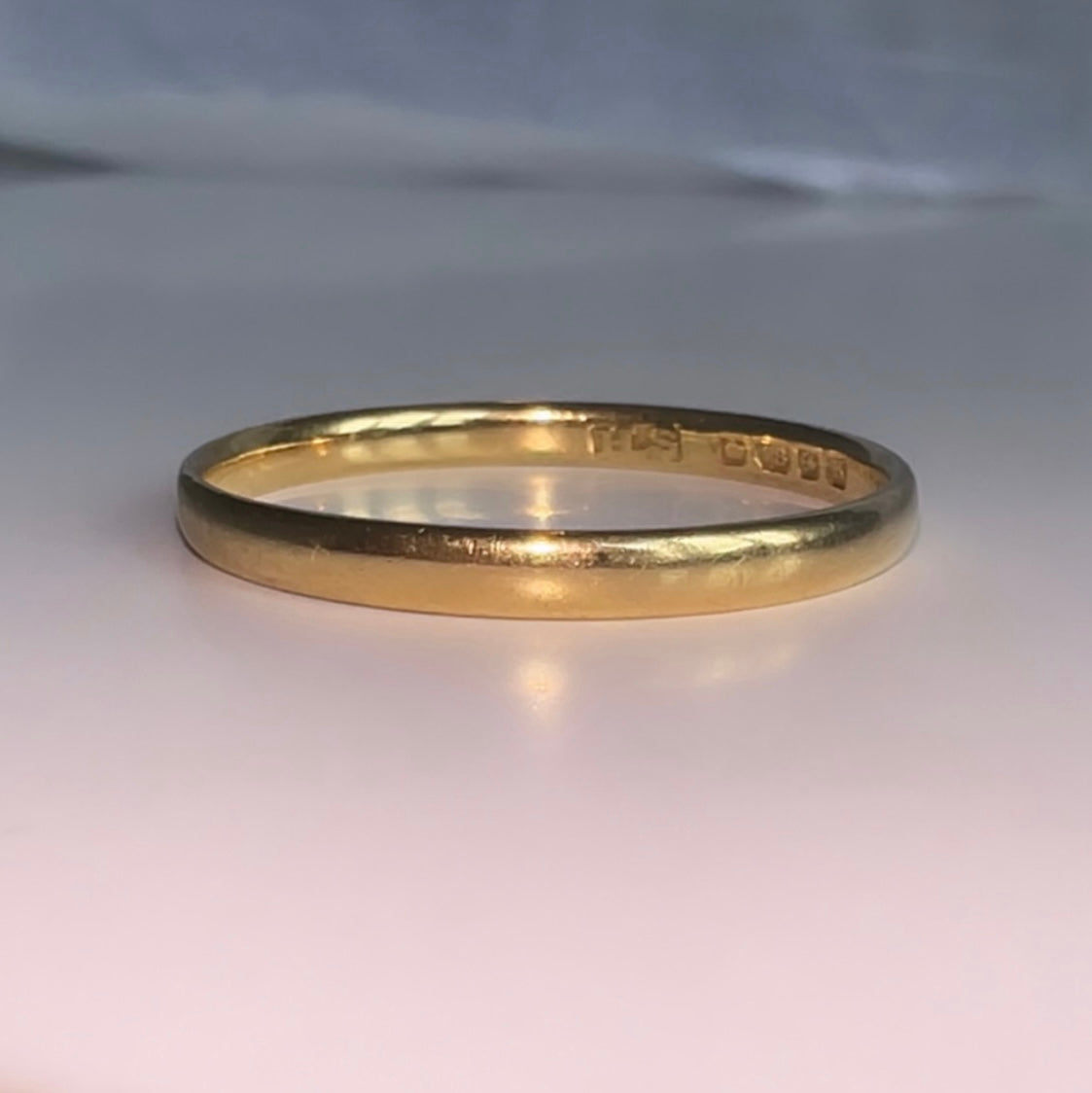 Vintage 18ct Gold band image 0