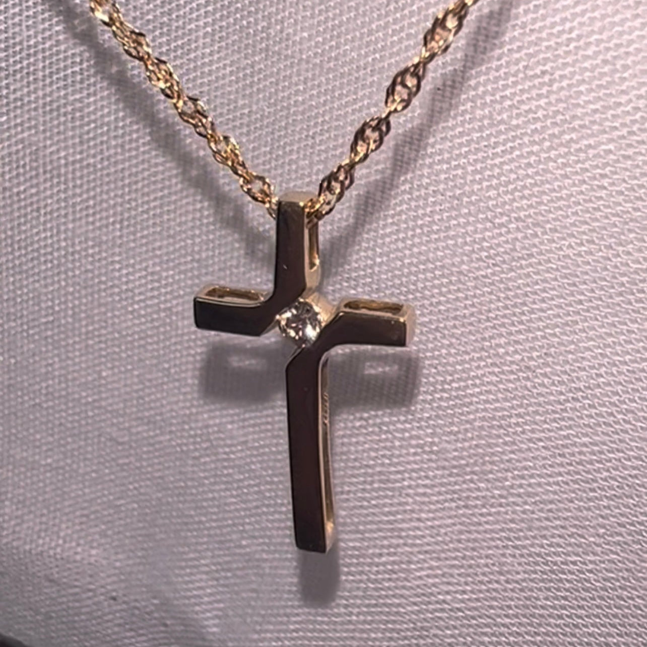 Solitaire diamond cross pendant image 2