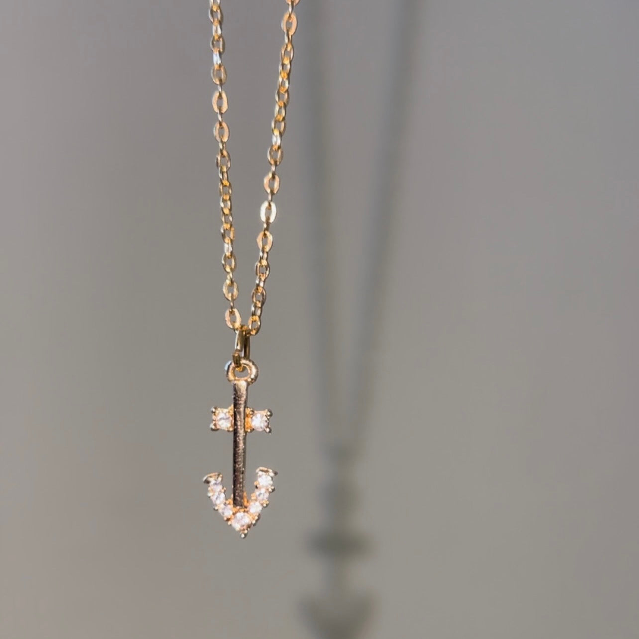 Vintage 18ct gold plated crystal arrow necklace image 1