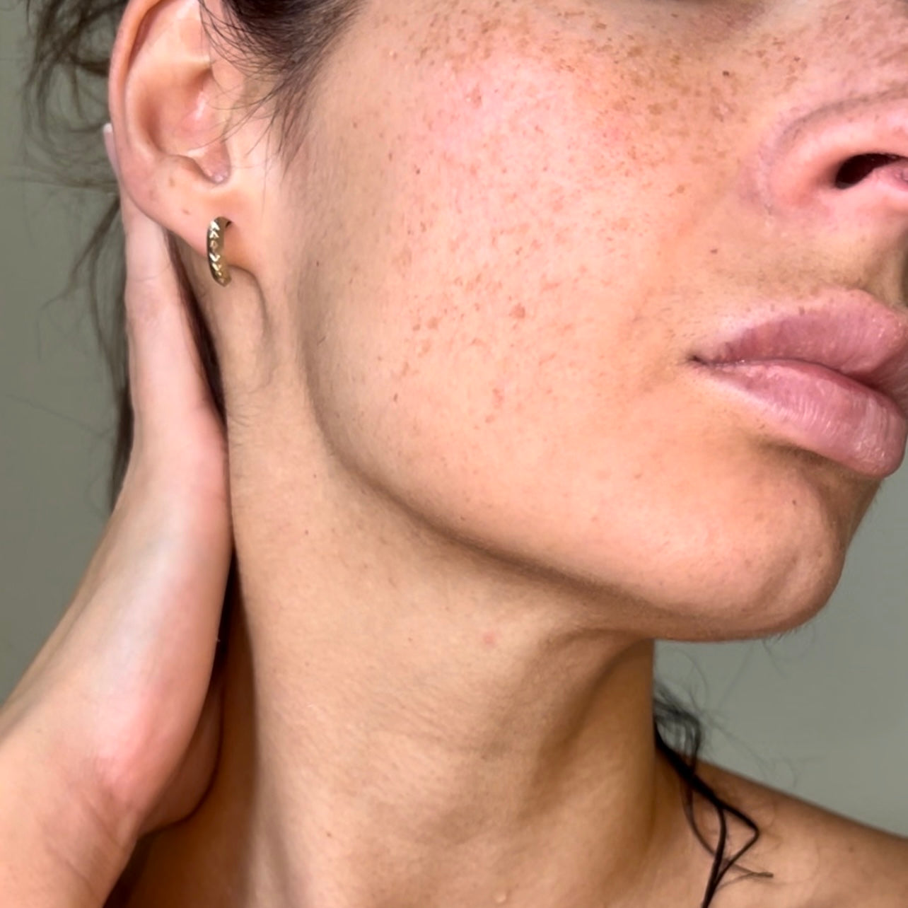 Vintage gold cut out hoops image 2