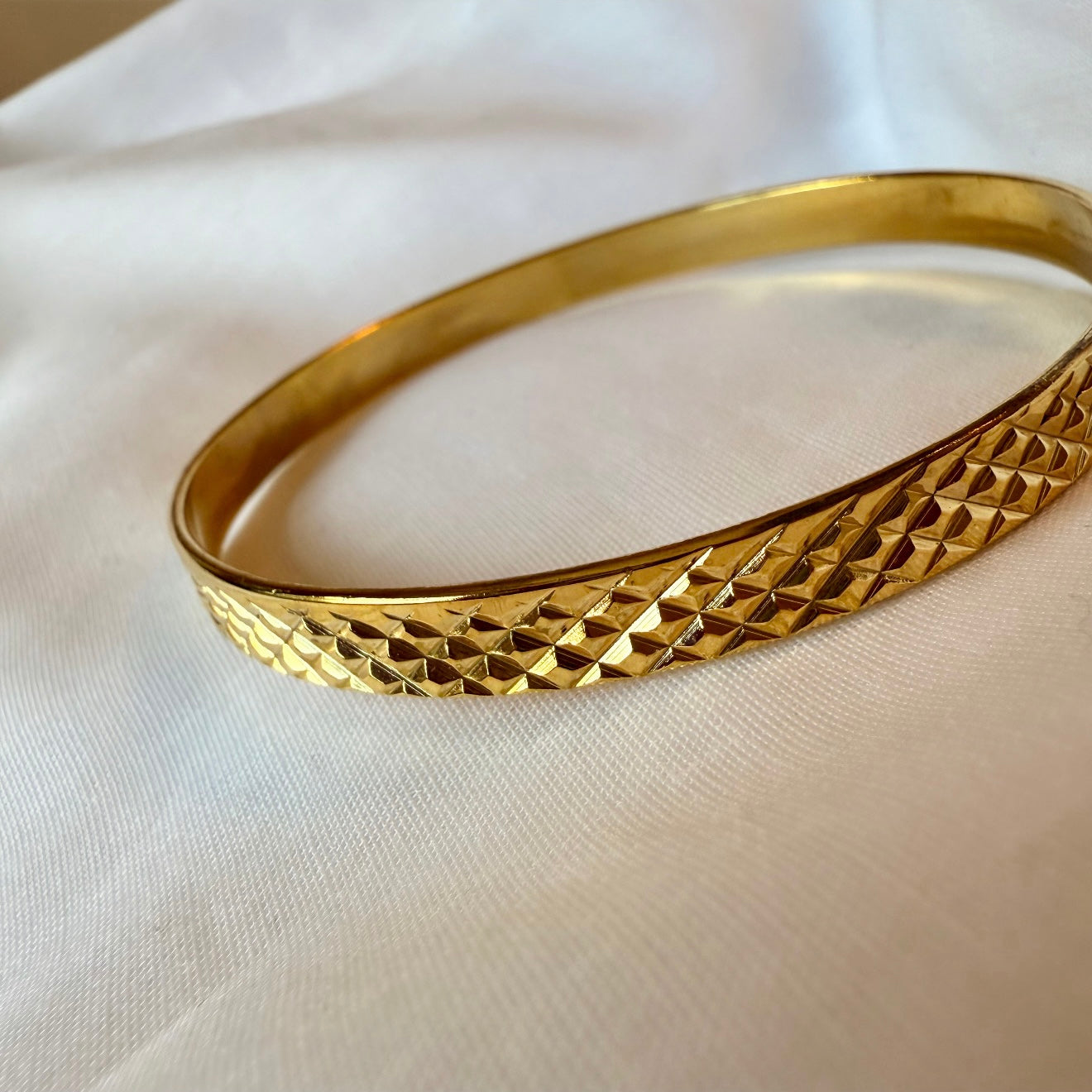 18ct Gold Bangle image 1