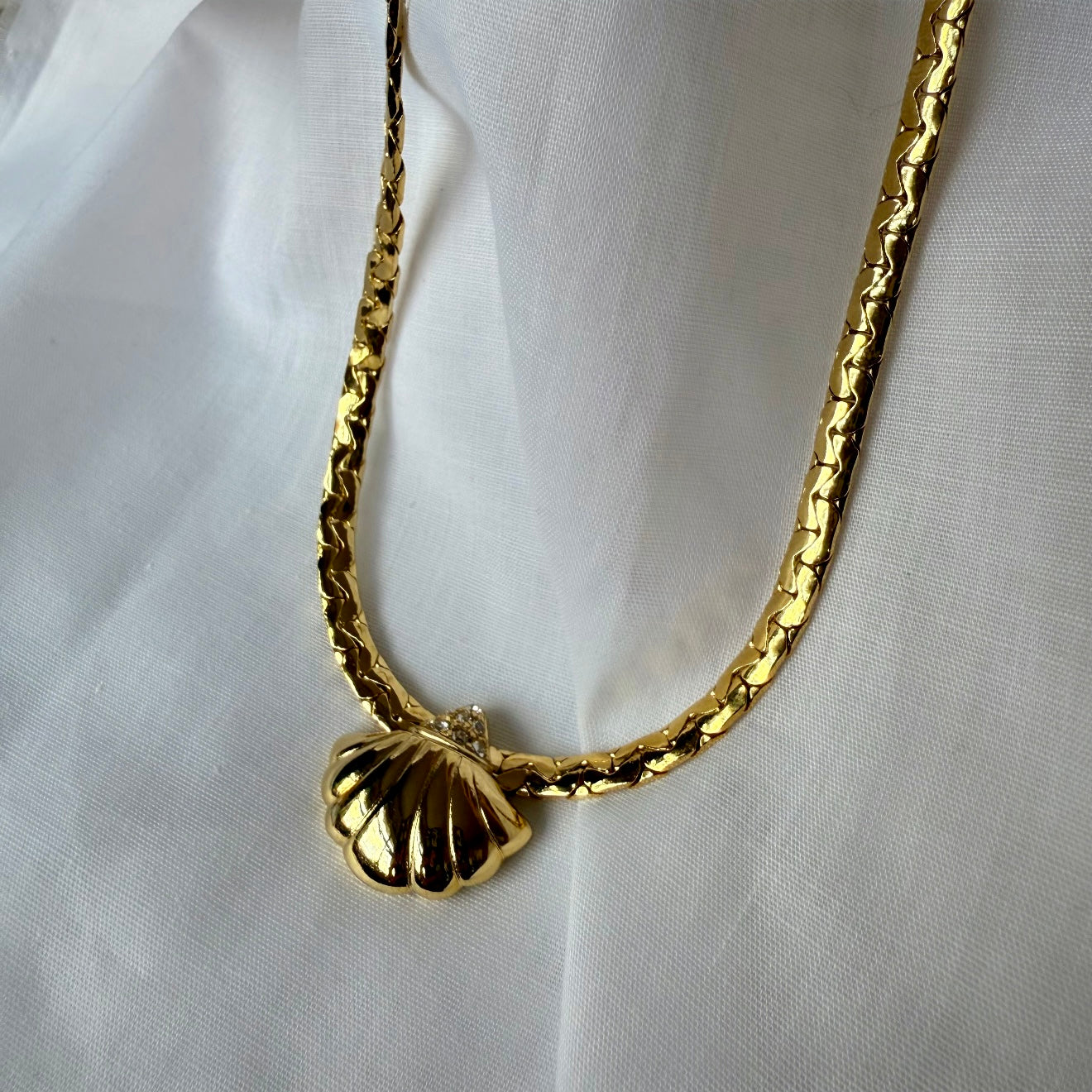 18ct gold plated Shell necklace collar image 4