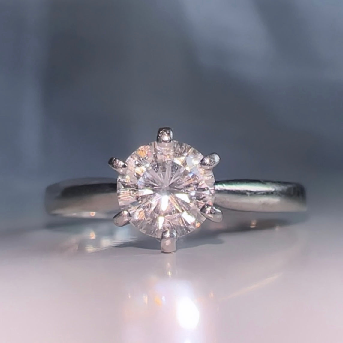 Vintage 18ct White Gold Moissanite Solitaire ring