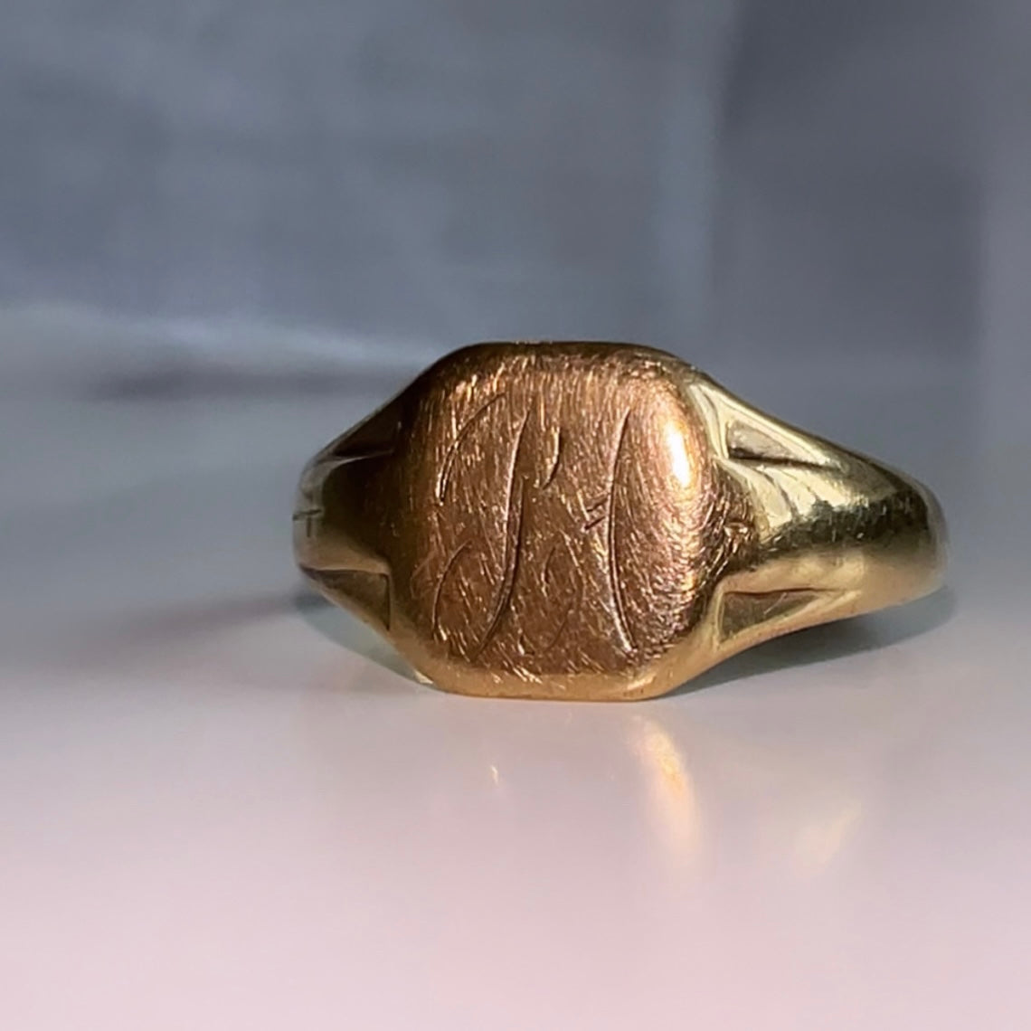 Vintage 9ct Gold Signet Ring image 0
