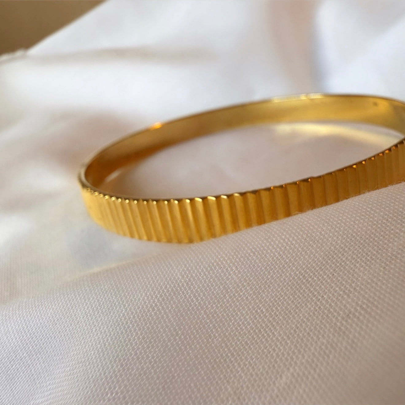 18ct Gold Bangle image 0