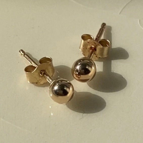 Tiny studs image 2