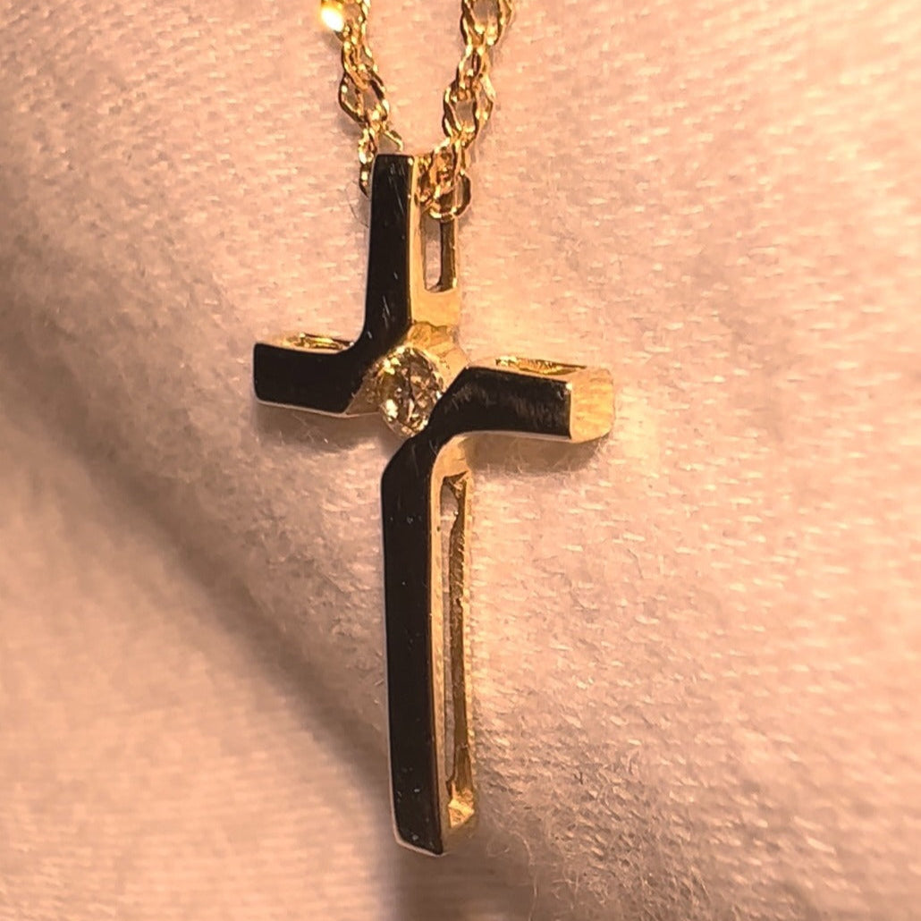 Solitaire diamond cross pendant image 0