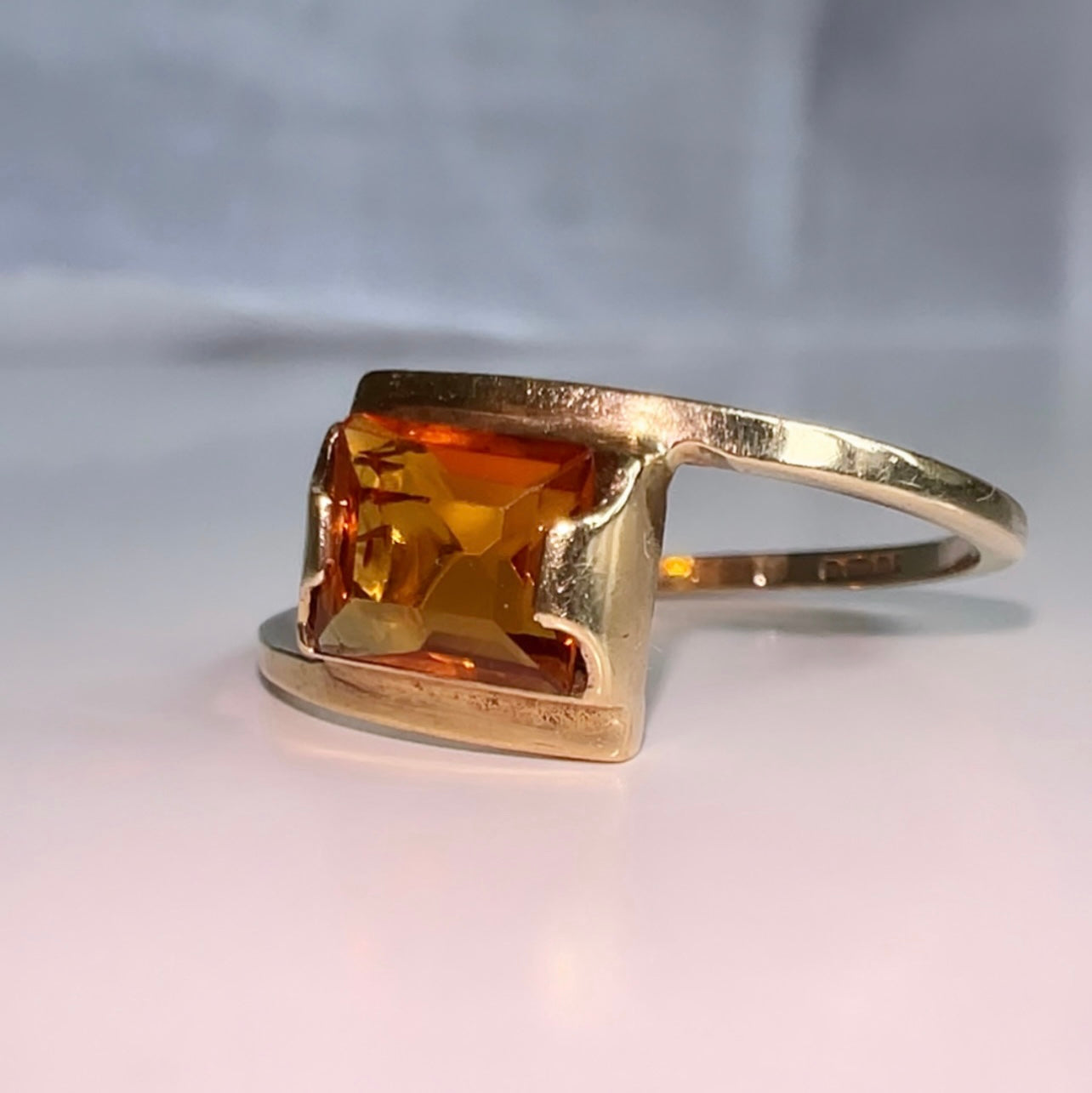 Vintage 9ct Yellow Gold Citrine ring image 1
