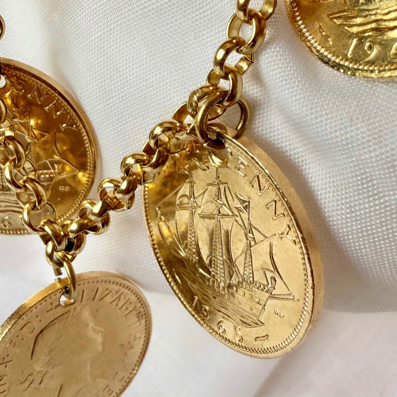 18ct gold Ha’penny coin charm bracelet image 0