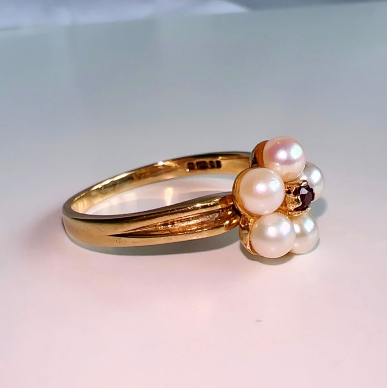 Vintage 9ct gold Pearl & Garnet flower cluster ring image 3