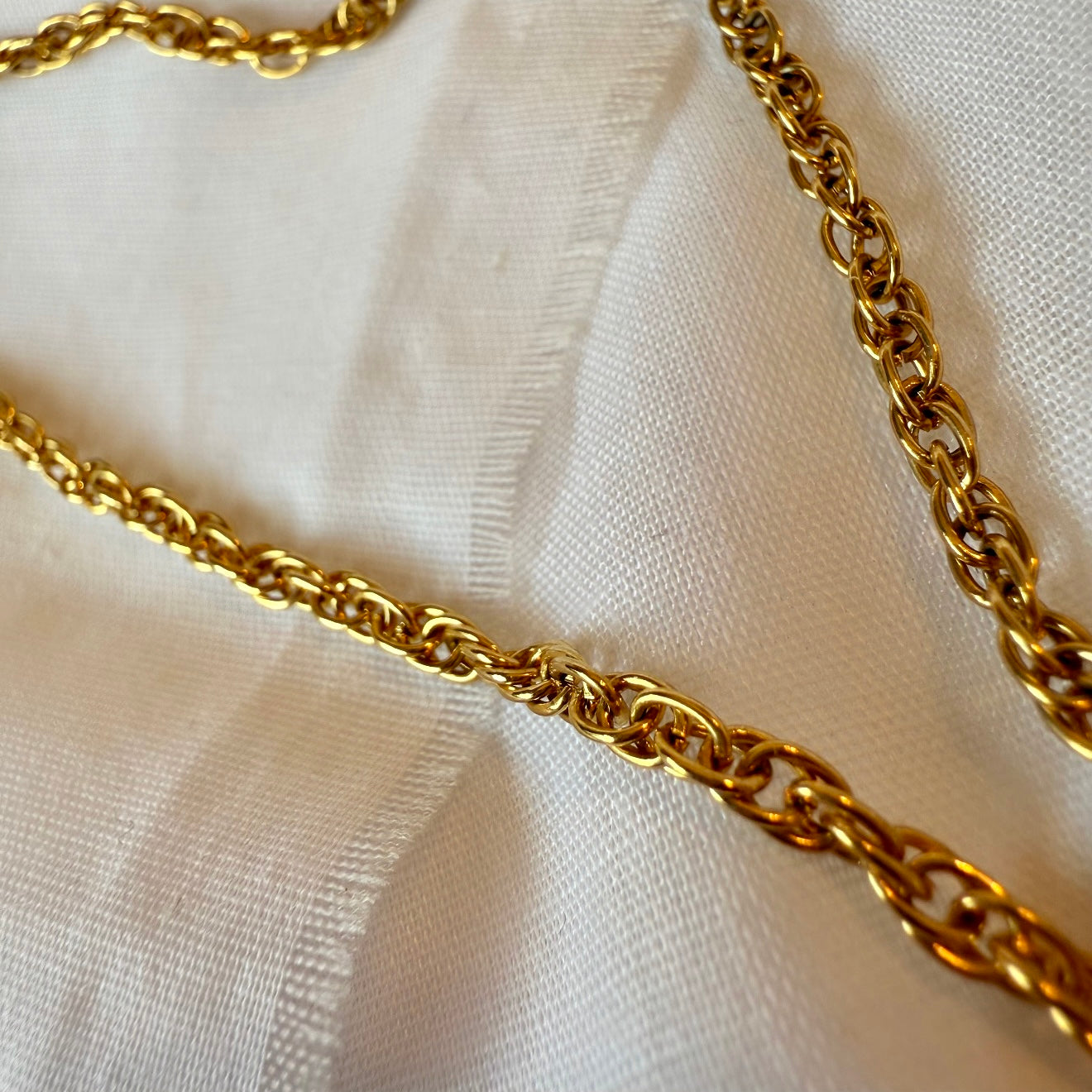 18ct gold Anchor necklace image 2