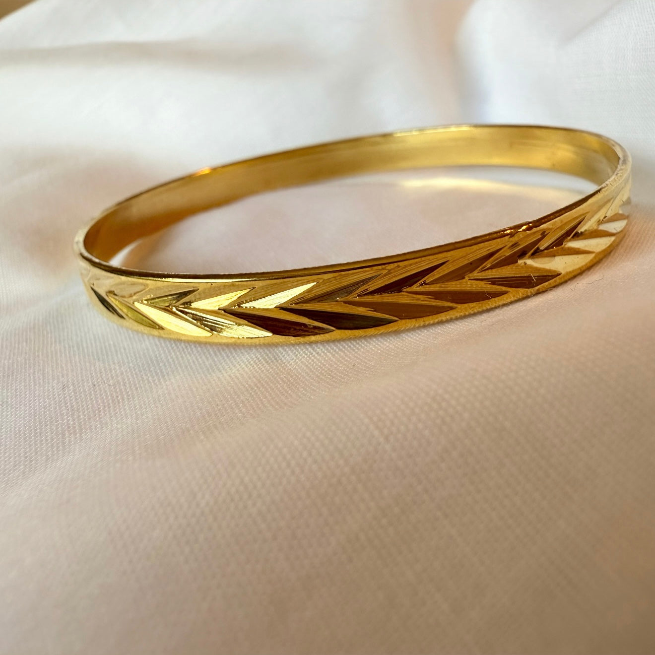18ct Gold Bangle image 0
