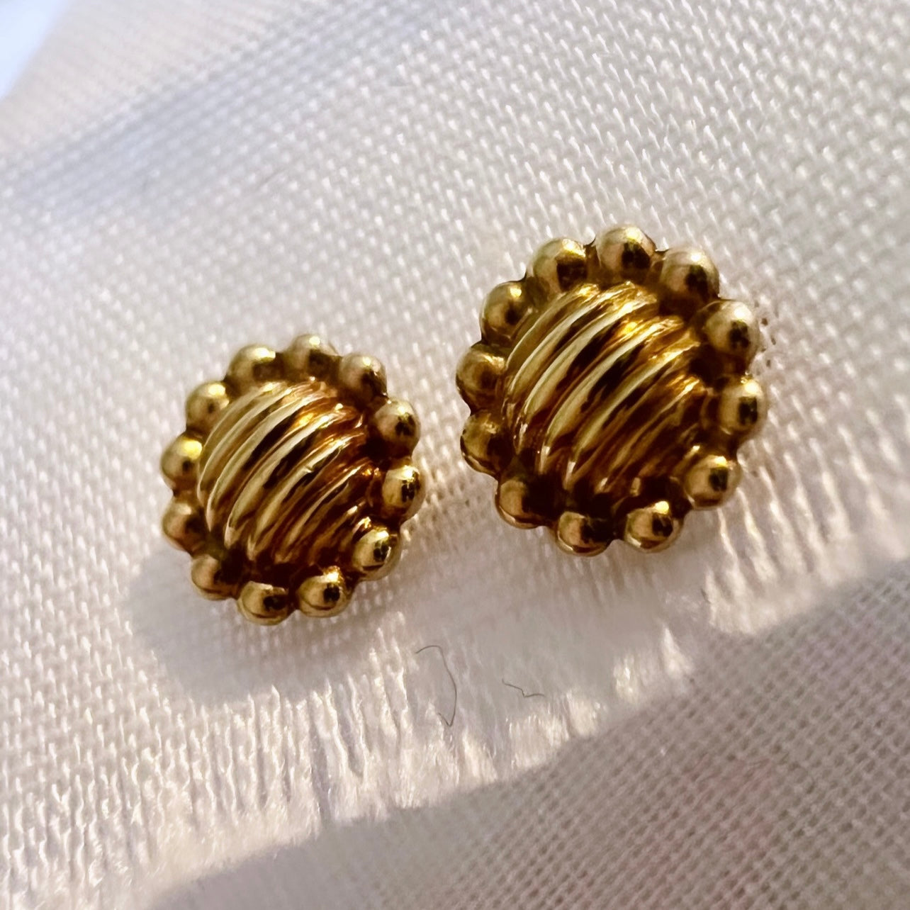 Vintage 9ct gold studs image 4