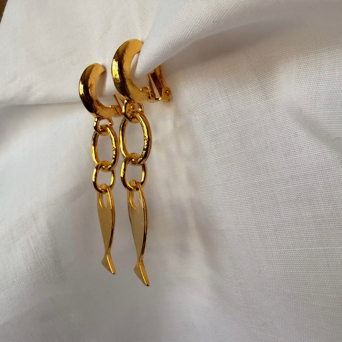 18ct gold fish clip on earrings image 0