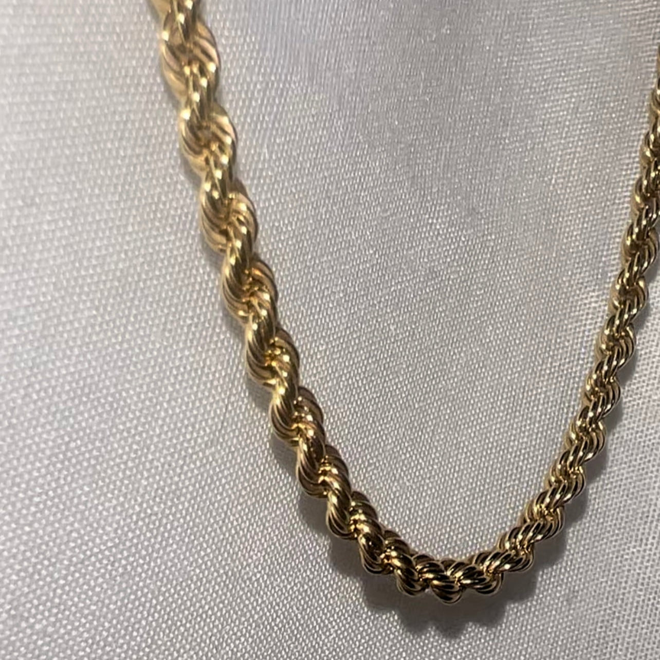 Vintage 9ct gold rope chain image 3