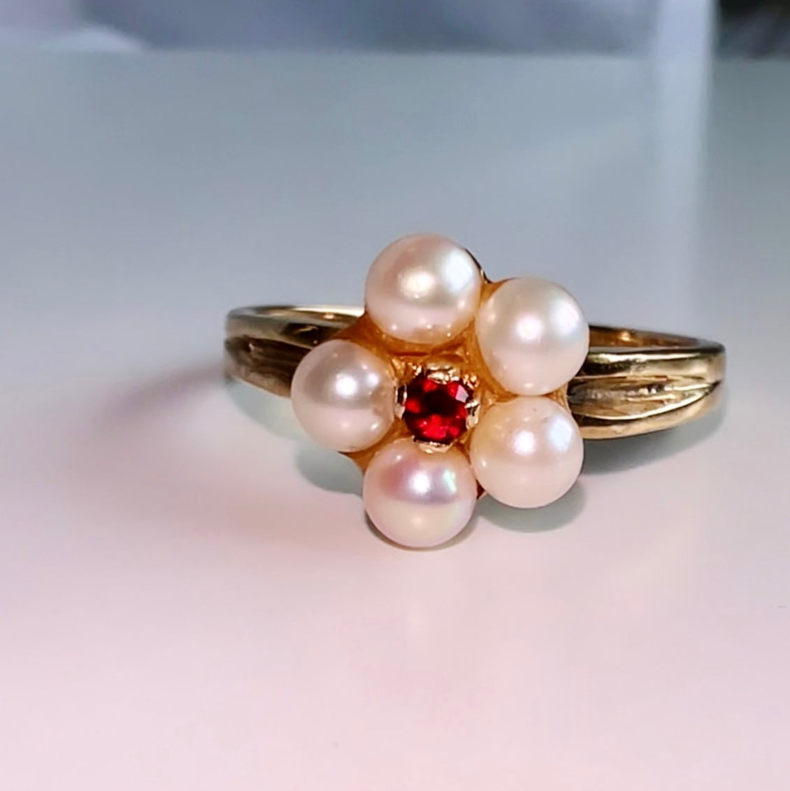 Vintage 9ct gold Pearl & Garnet flower cluster ring image 5