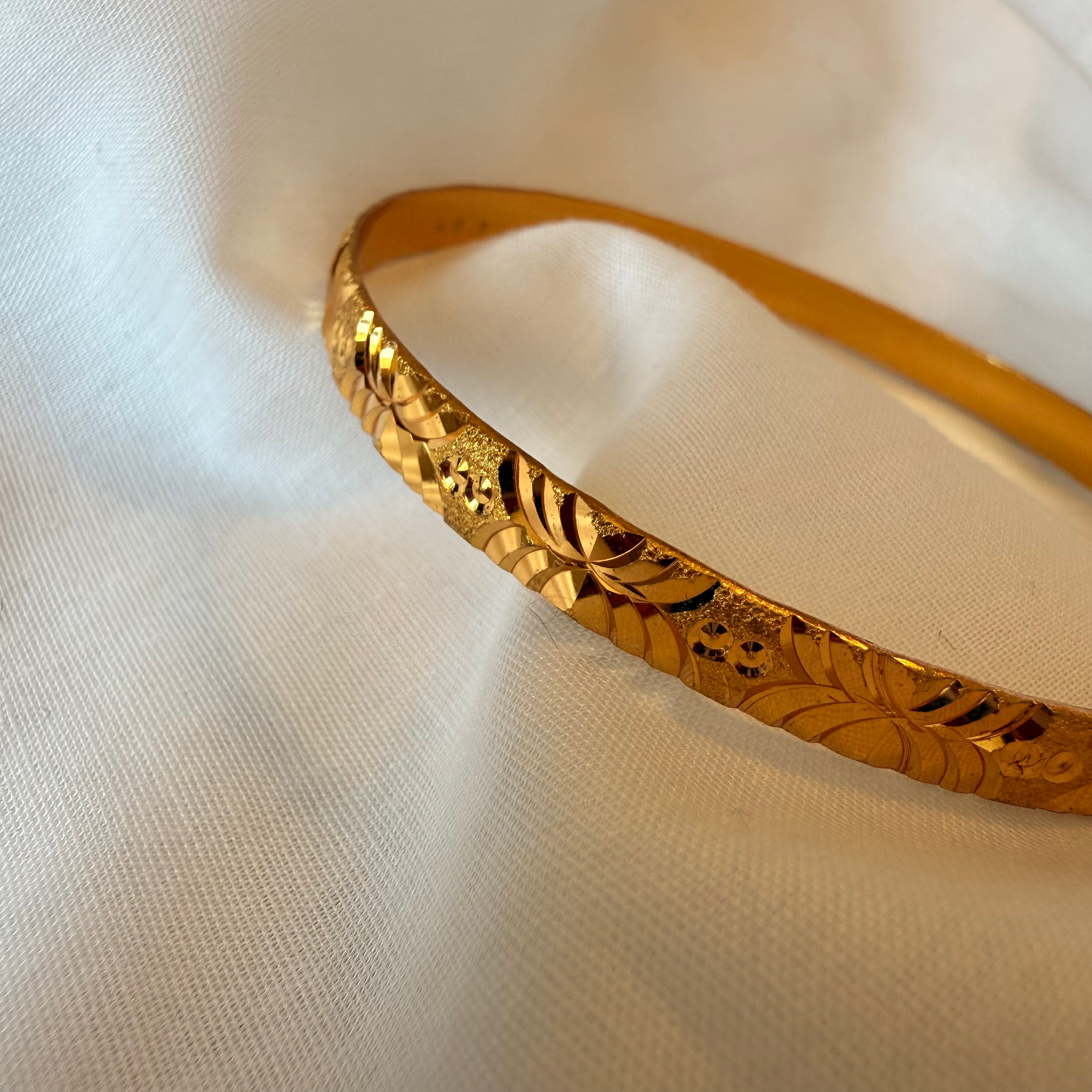 18ct Gold Bangle image 4
