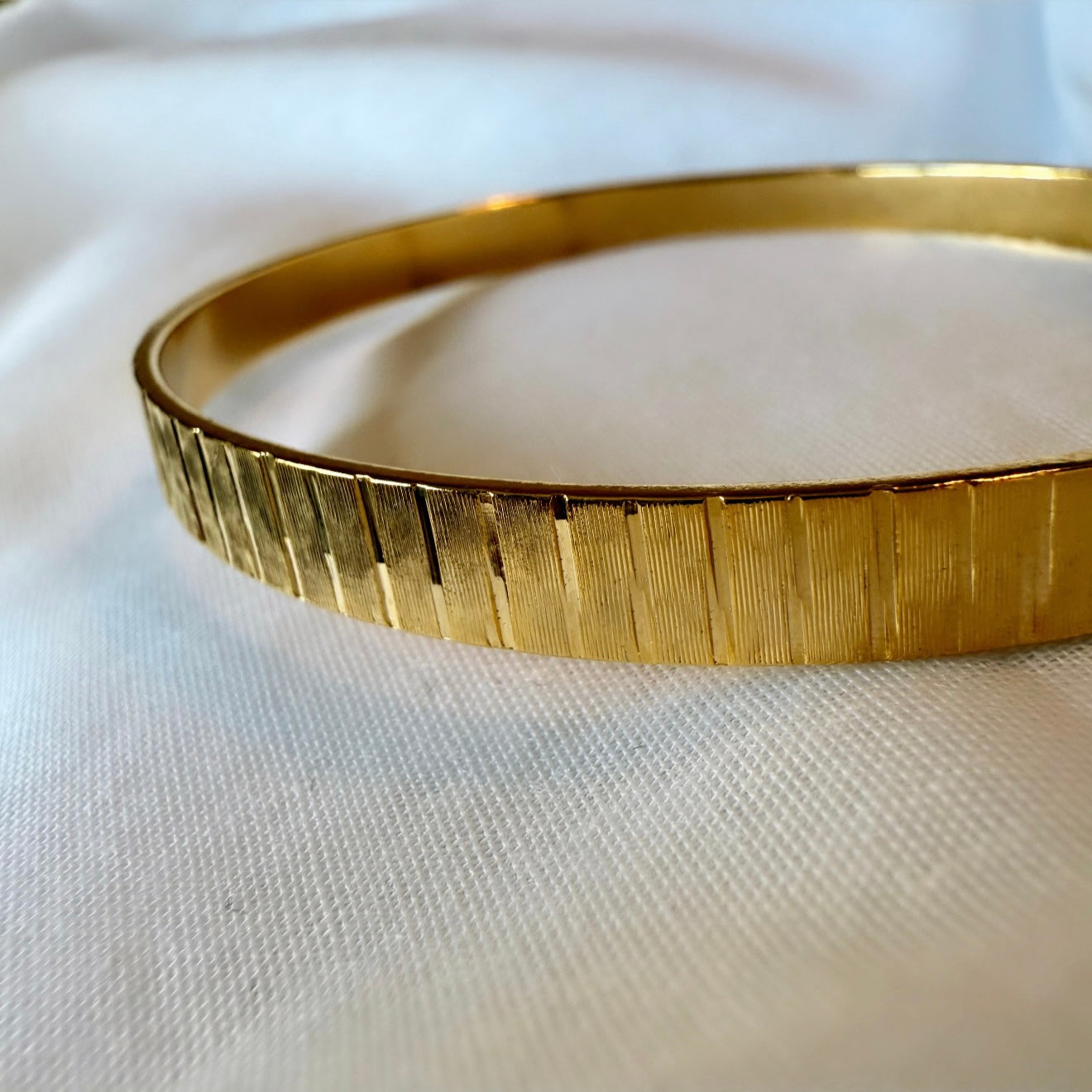18ct Gold Bangle image 4