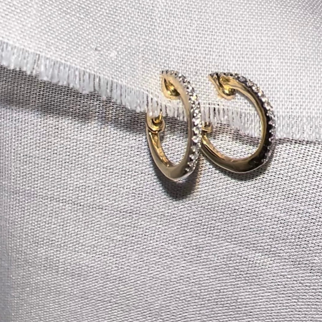 Diamond mini huggies image 0