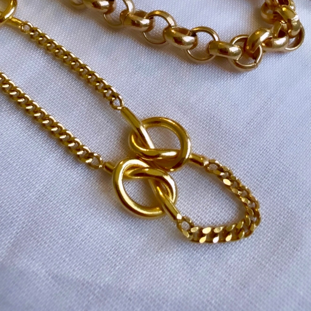 Vintage 18ct gold love knot curb chain