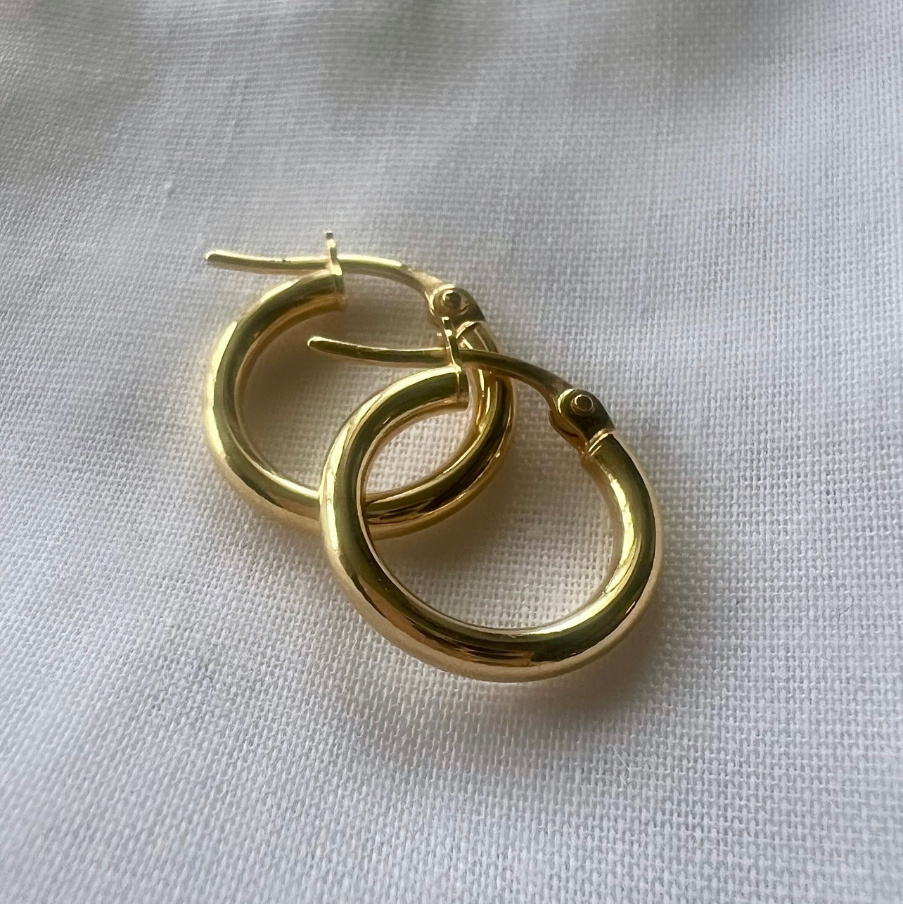 14ct gold hoops image 4