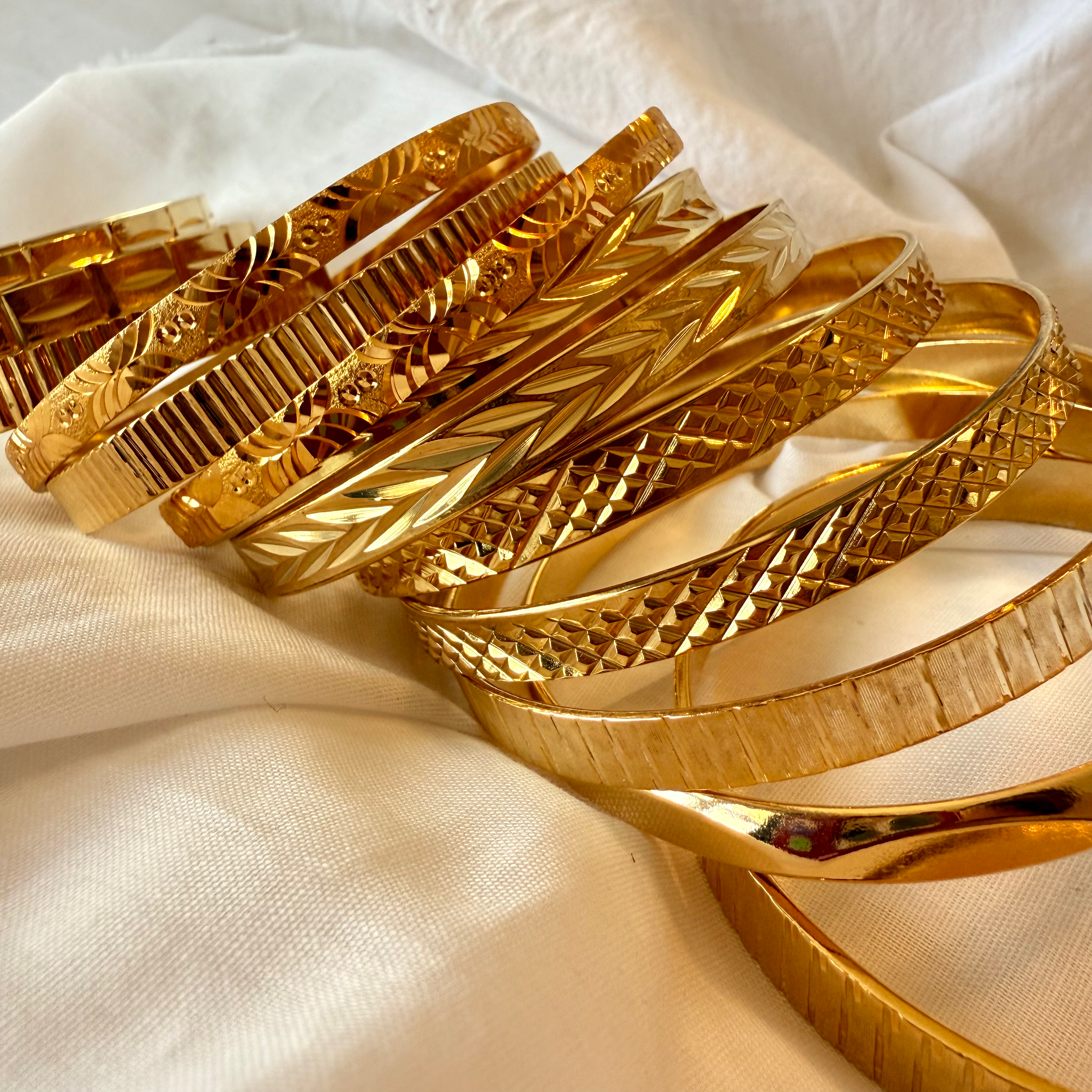 18ct Gold Bangle image 4