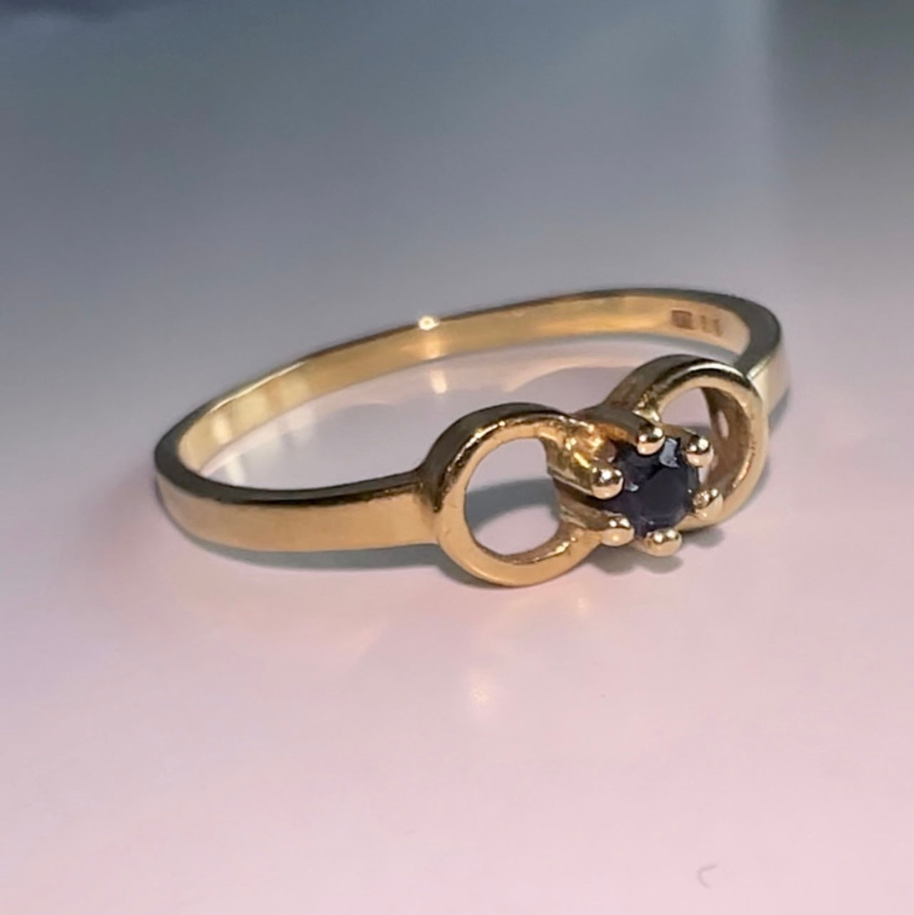 Vintage 9ct Gold Sapphire Ring image 1
