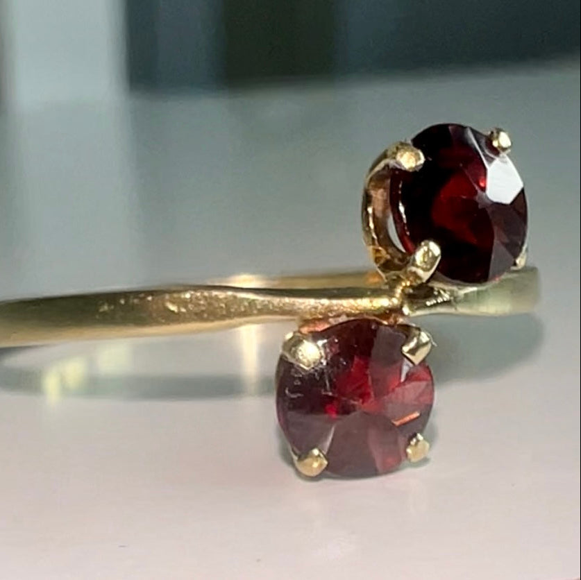 Vintage 9ct Gold Garnet Ring image 2