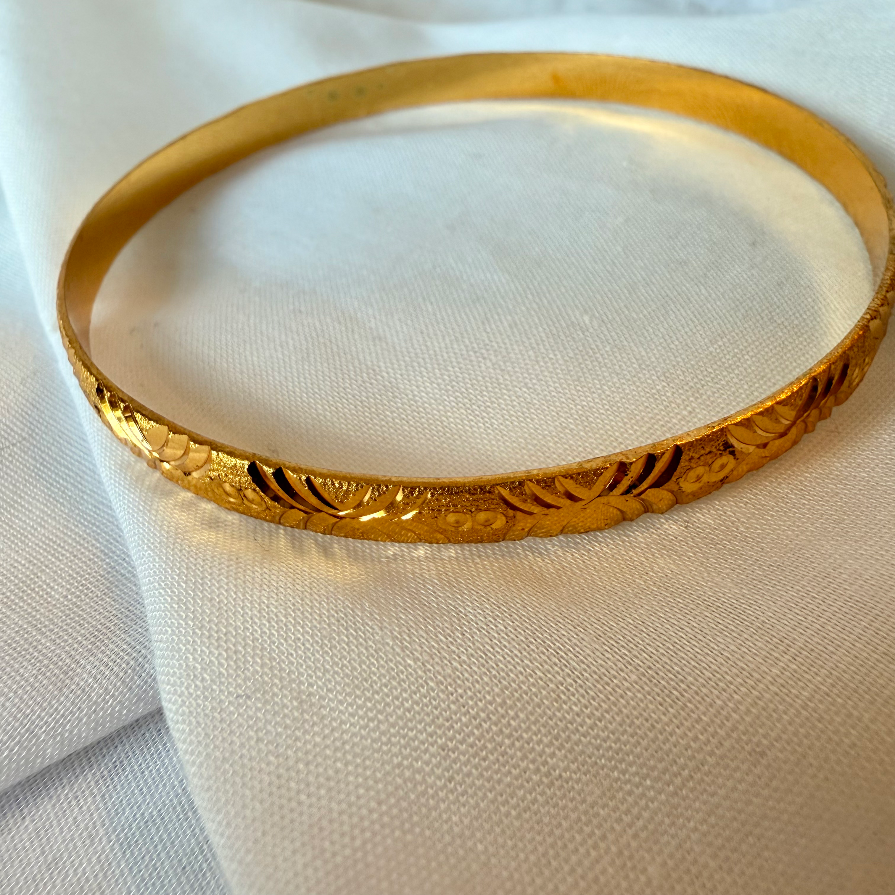 18ct Gold Bangle image 3