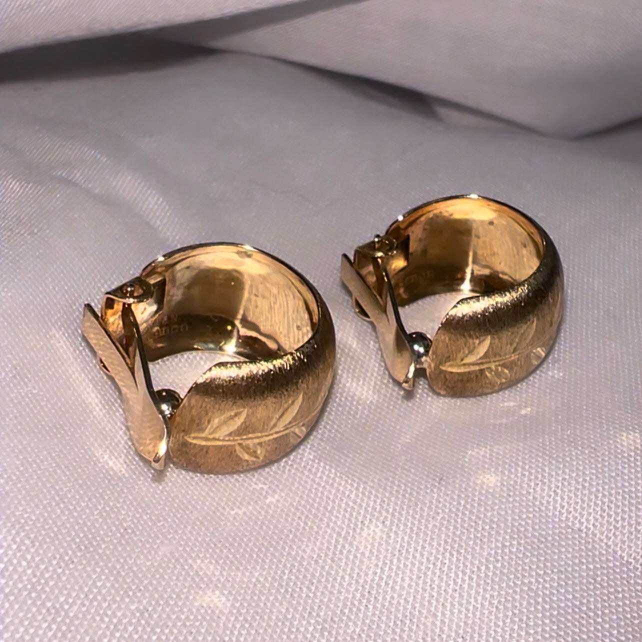 Vintage 9ct gold engraved hoops image 5