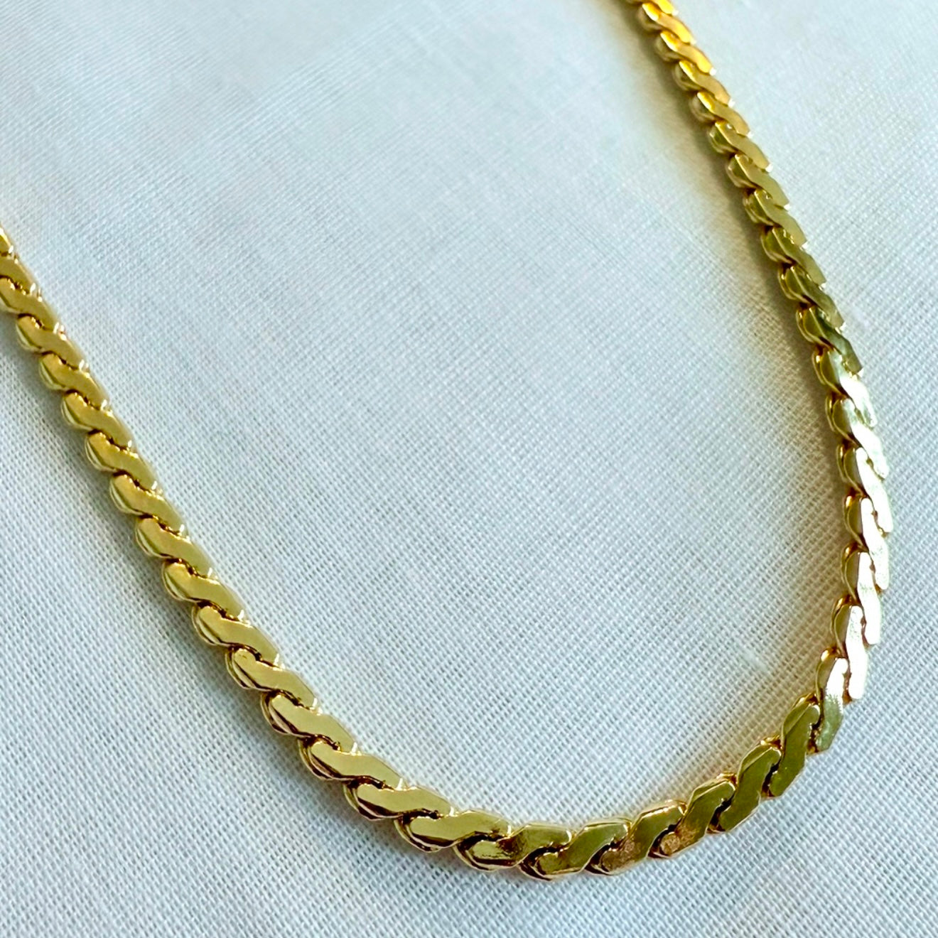 Vintage 18ct gold plated Serpentine chain image 0