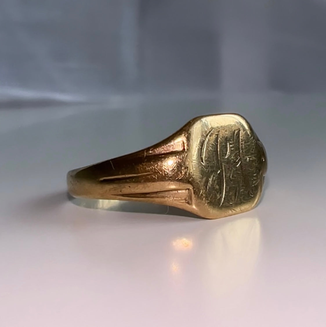 Vintage 9ct Gold Signet Ring image 3