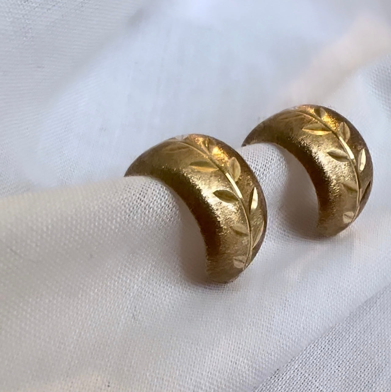 Vintage 9ct gold engraved hoops image 0