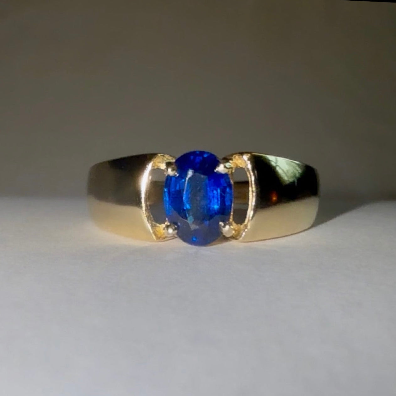 Vintage 9ct Gold Kyanite Ring